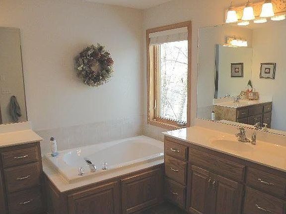 5th image of 11149 Tanglewood Ln N