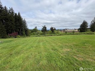 255 Twin Peak Drive, Castle Rock, WA 98611