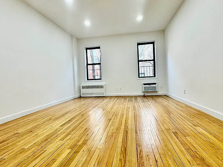 321 E 66th St #4D — Photo 9