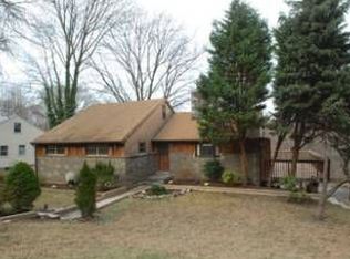 1142 Greentree Ln, Penn Valley, PA 19072