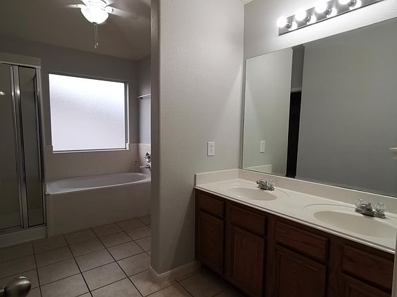 4th image of 2118 Castle Gardens Ln #Castle2118