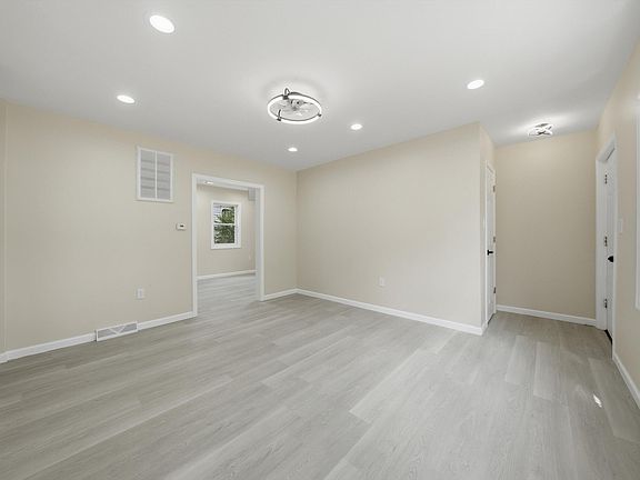 4th image of 3608 Virginia St