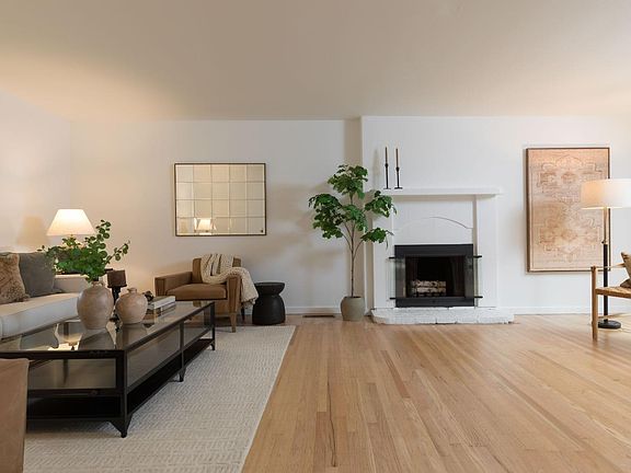 4th image of 94 TWELVEOAK HILL Drive