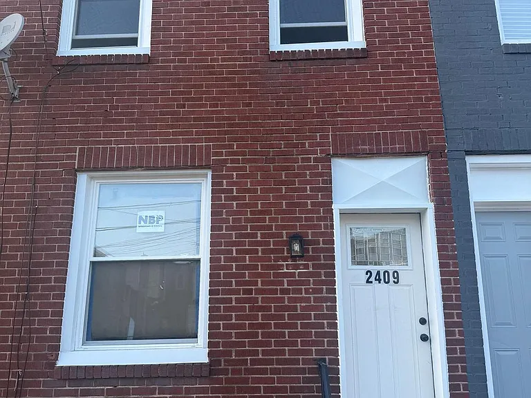 2409 W Harold St — Photo 1