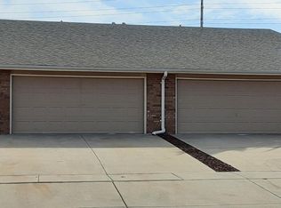 8405 E Parkmont Dr, Wichita, KS 67207