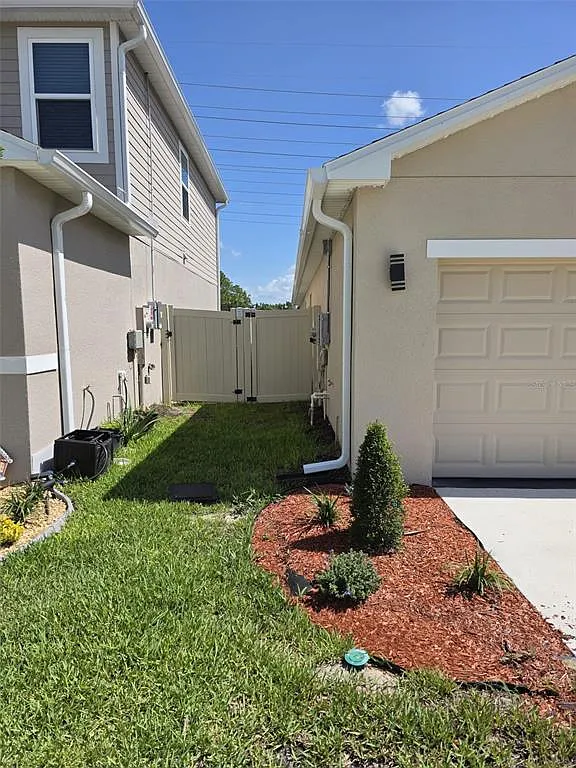 4 bed, 3.0 bath, 2105 sqft, $2,480 — Photo 3