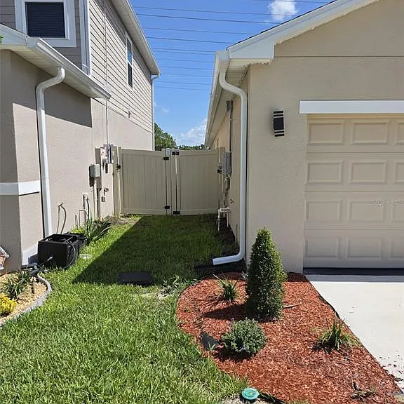 559 Wayland Dr — Photo 3