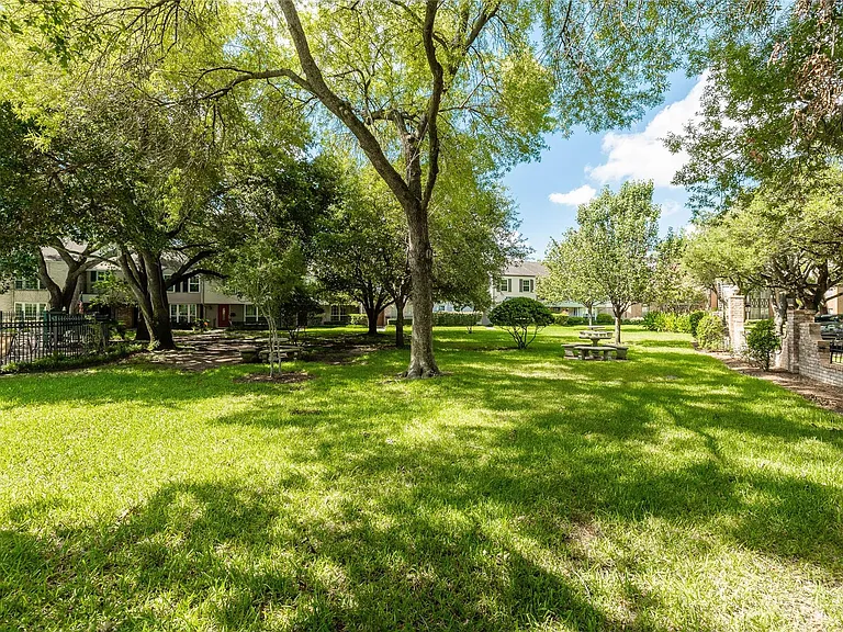 869 Wax Myrtle Ln #A — Photo 2