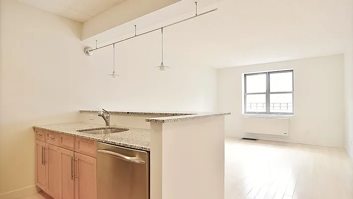 Rented by Park Property Advisors | media 4