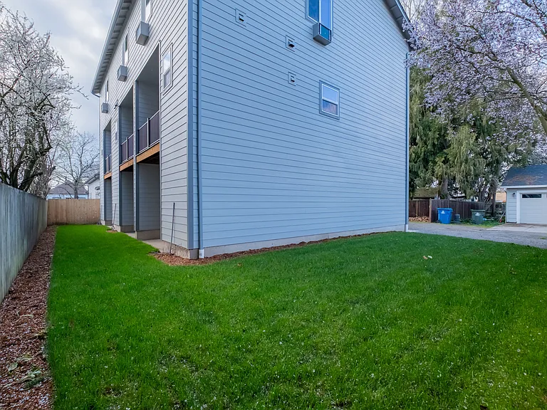382 24th St NE — Photo 14