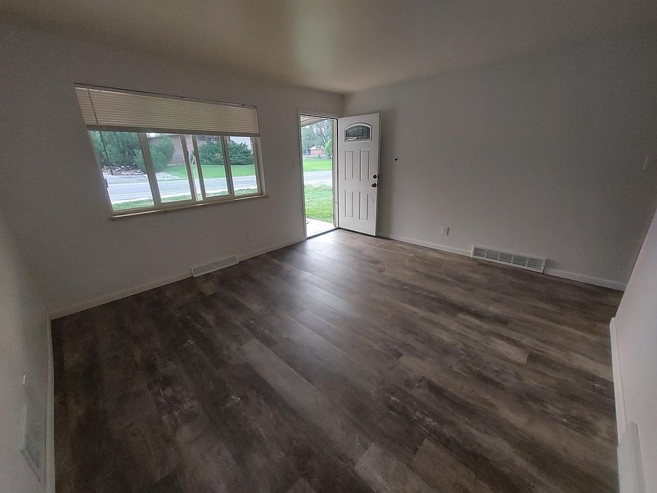 Main Entrance and Living Room 1