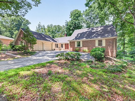 2nd image of 2220 Valley Creek Cir