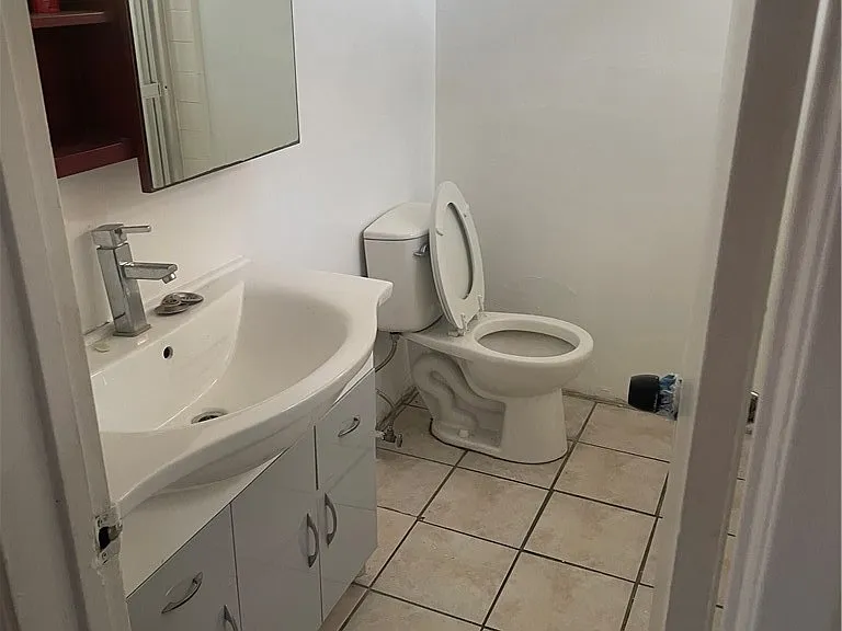 15900 Vanowen St #12A — Photo 5