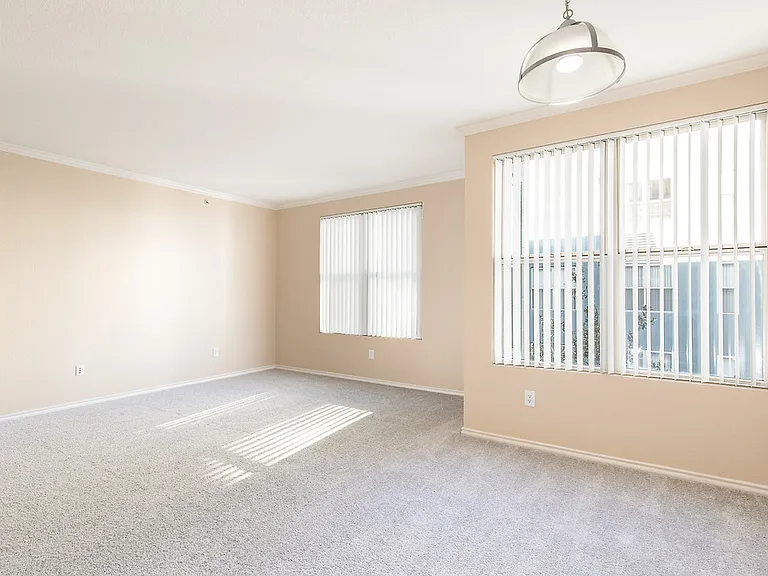 101 San Fernando — Photo 28
