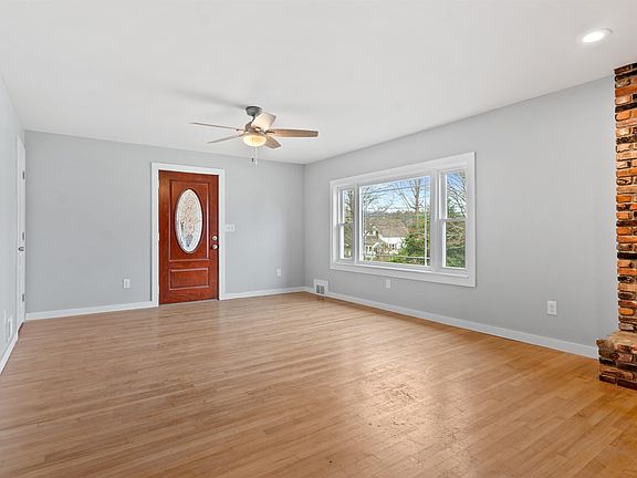3rd image of 4 Laplante Avenue