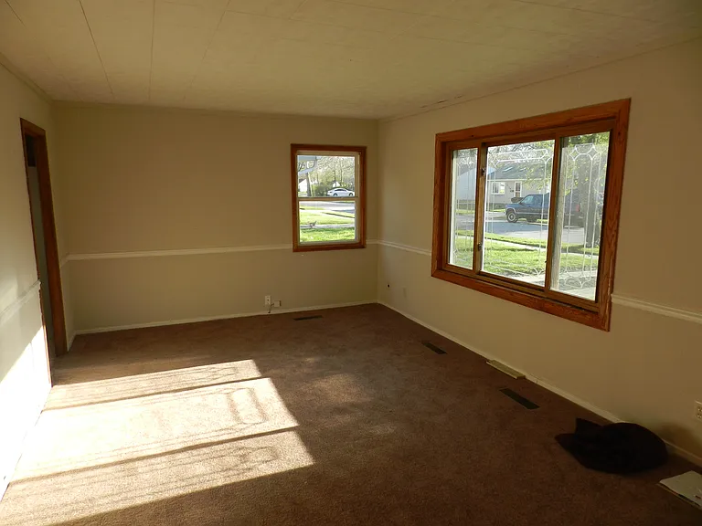 8115 Robertson Pl — Photo 5
