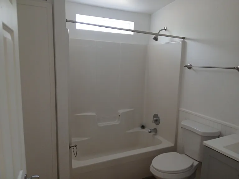 219 SW Churchill Way — Photo 8