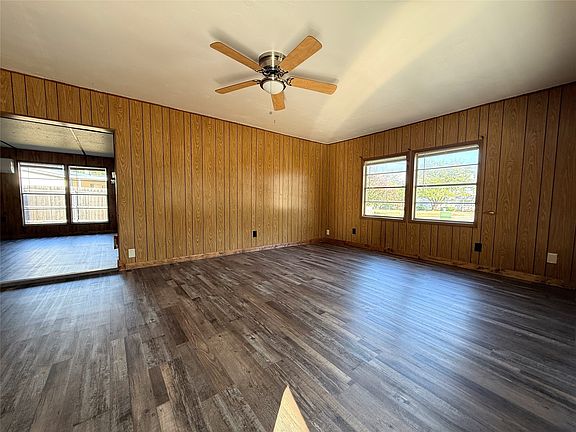 3rd image of 3807 Lands End Ct