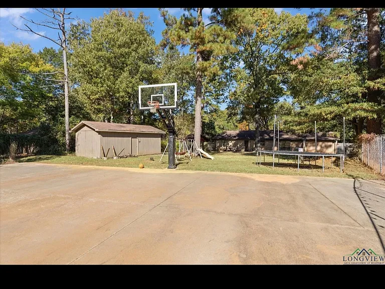 208 Driftwood St — Photo 13