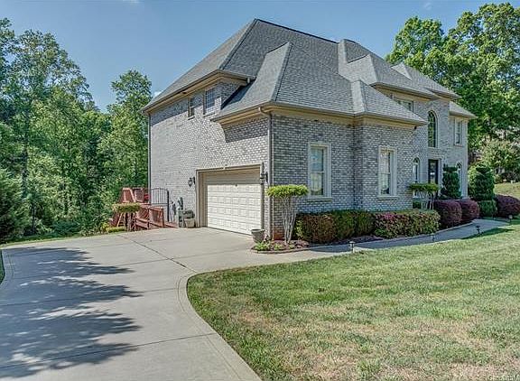 2nd image of 2801 Scarborough Ct