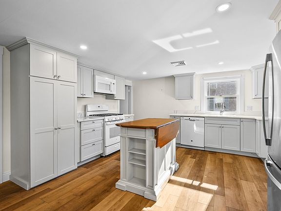 5th image of 14 Brewster Road