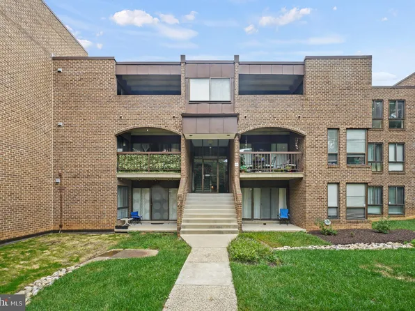 11244 Chestnut Grove Sq APT 154, Reston, VA 20190
