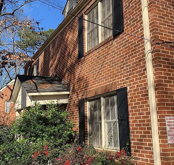 118 University Dr — Photo 1