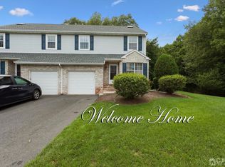 22 Snowflake Ln, Edison, NJ 08820