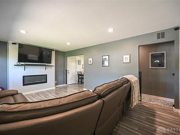3rd image of 3764 Dorothy Ln