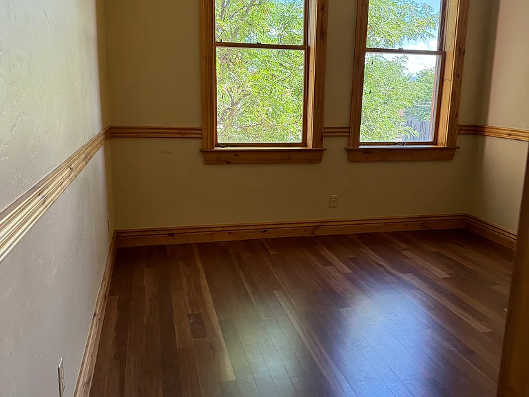 445 E Main St — Photo 9