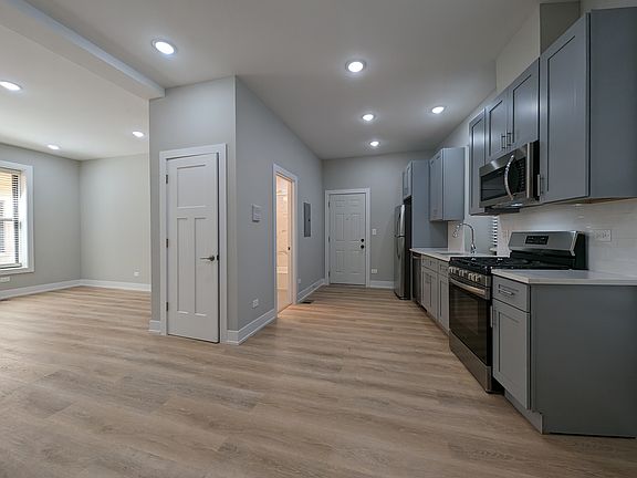 4th image of 500 W Belden Ave #15
