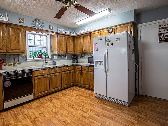 5th image of 6 Lonsdale Dr
