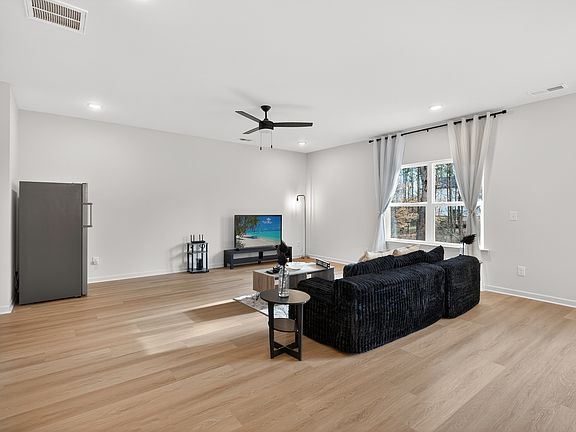 4th image of 13443 Main Dr