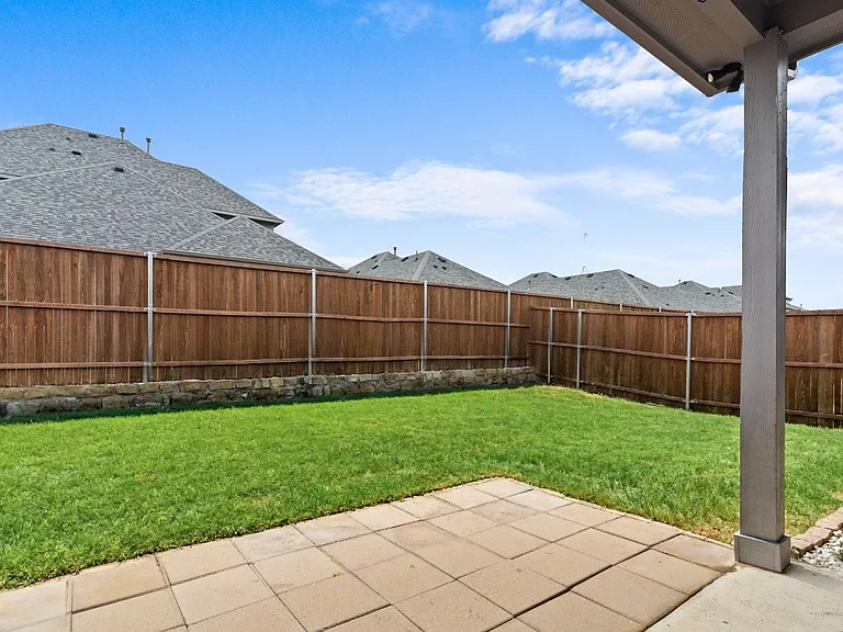 704 Fencerow Trl — Photo 33