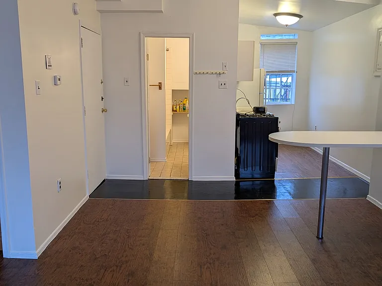1216 W Lexington St #2NDFL — Photo 7