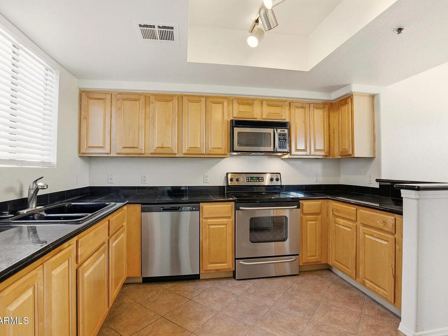 2 bed, 2.0 bath, 1059 sqft, $2,000 — Photo 3