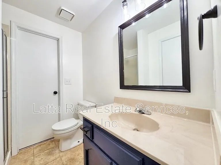 228 SE Bristol Dr — Photo 13