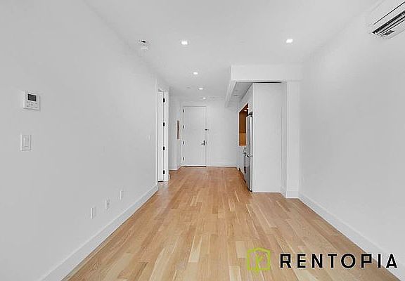 3rd image of 426 Manhattan Ave #4K