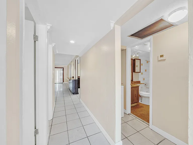 221 NW 43rd Pl — Photo 7