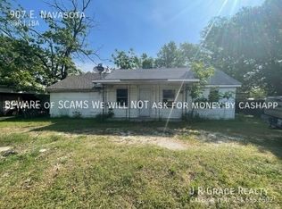 907 E Navasota St, Groesbeck, TX 76642