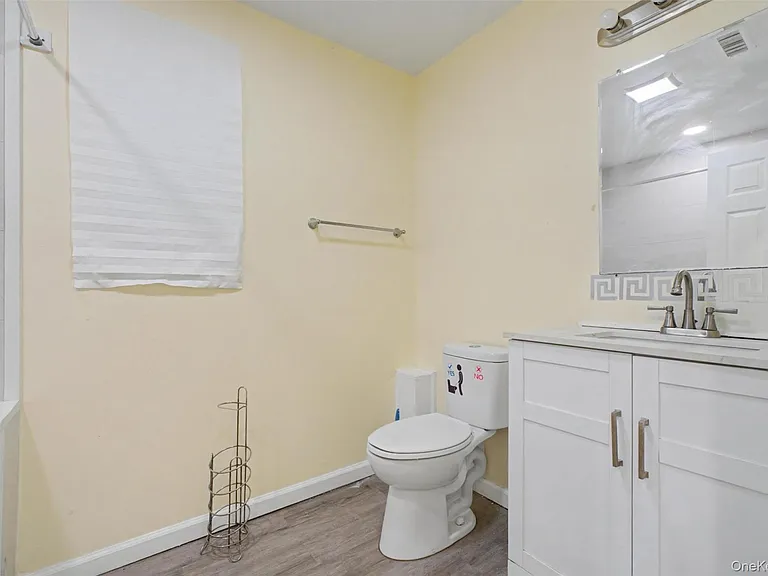 61 Carson Ave — Photo 6