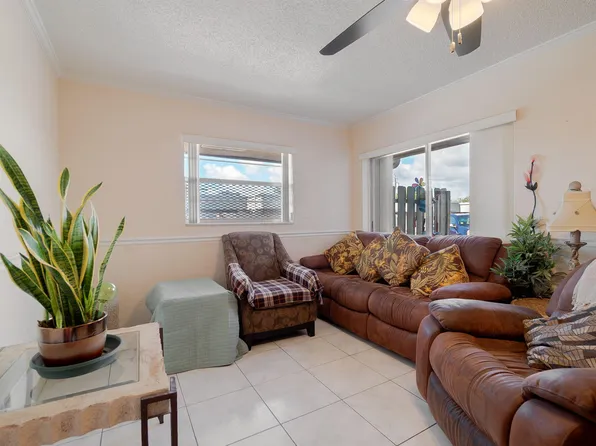 1305 Gateway Drive #G-2, Lantana, FL 33462
