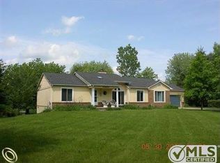 10463 Hills Lane Dr, Goodrich, MI 48438