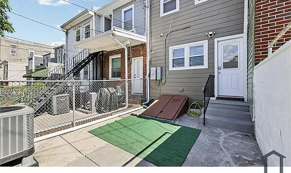 260 S Highland Ave — Photo 15