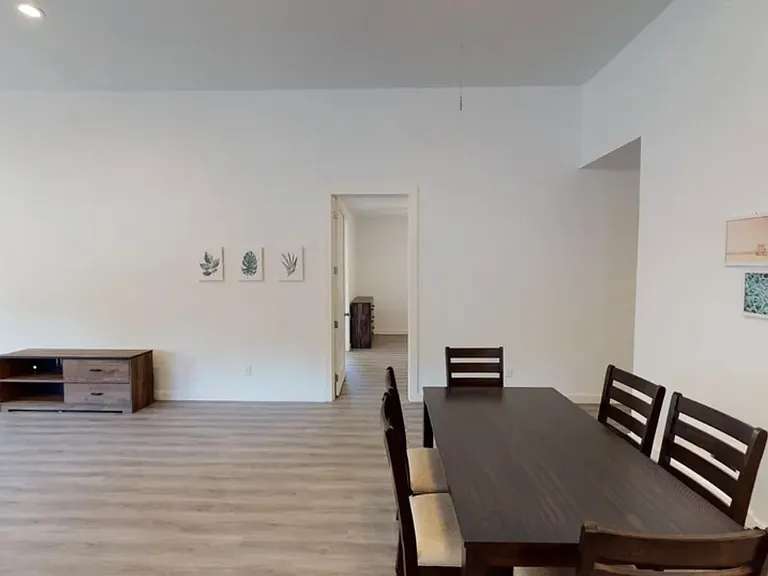1709 Sycamore St — Photo 1