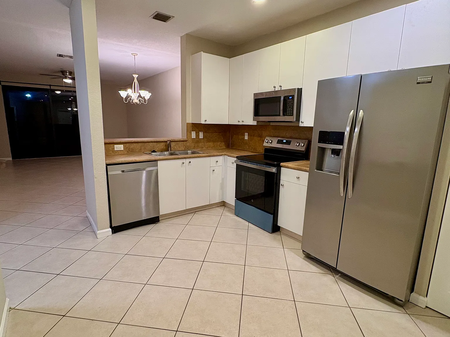 2 bed, 2.5 bath, 1238 sqft, $2,650 — Photo 2