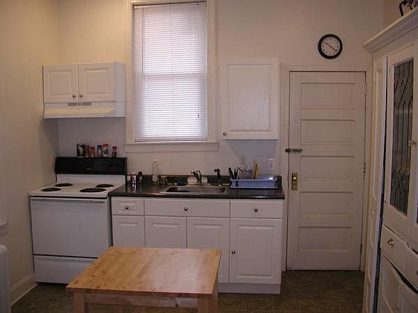 2nd image of 2000 E Venango St