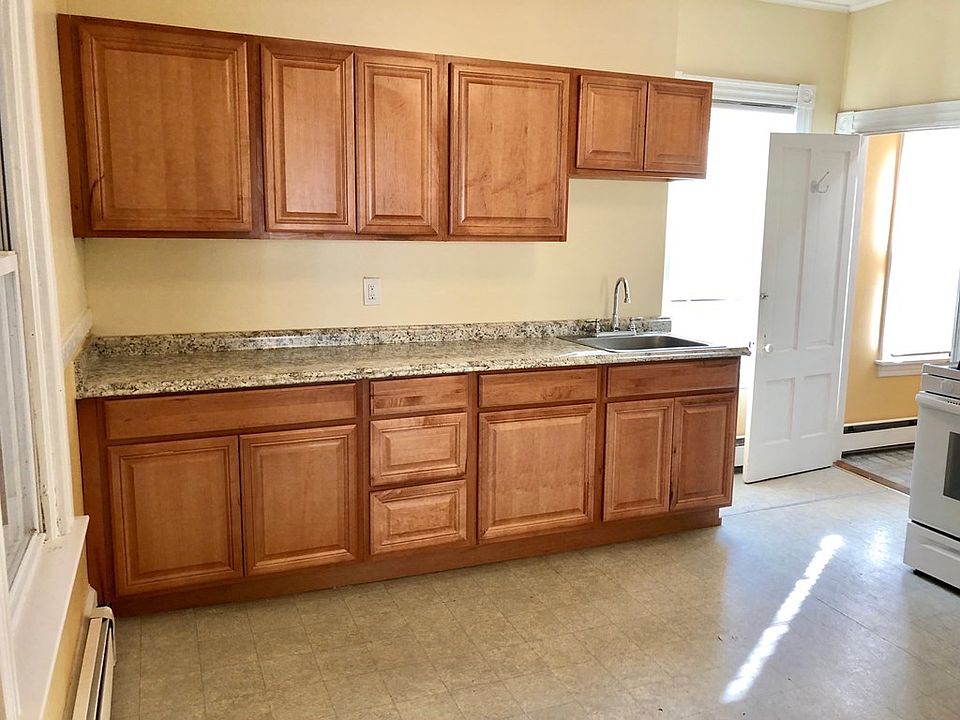1st image of 125 Woodland St #2