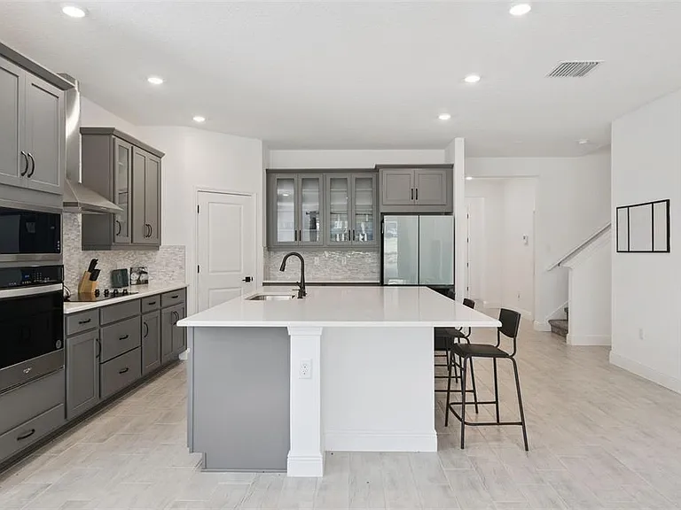 2025 Axel St — Photo 8