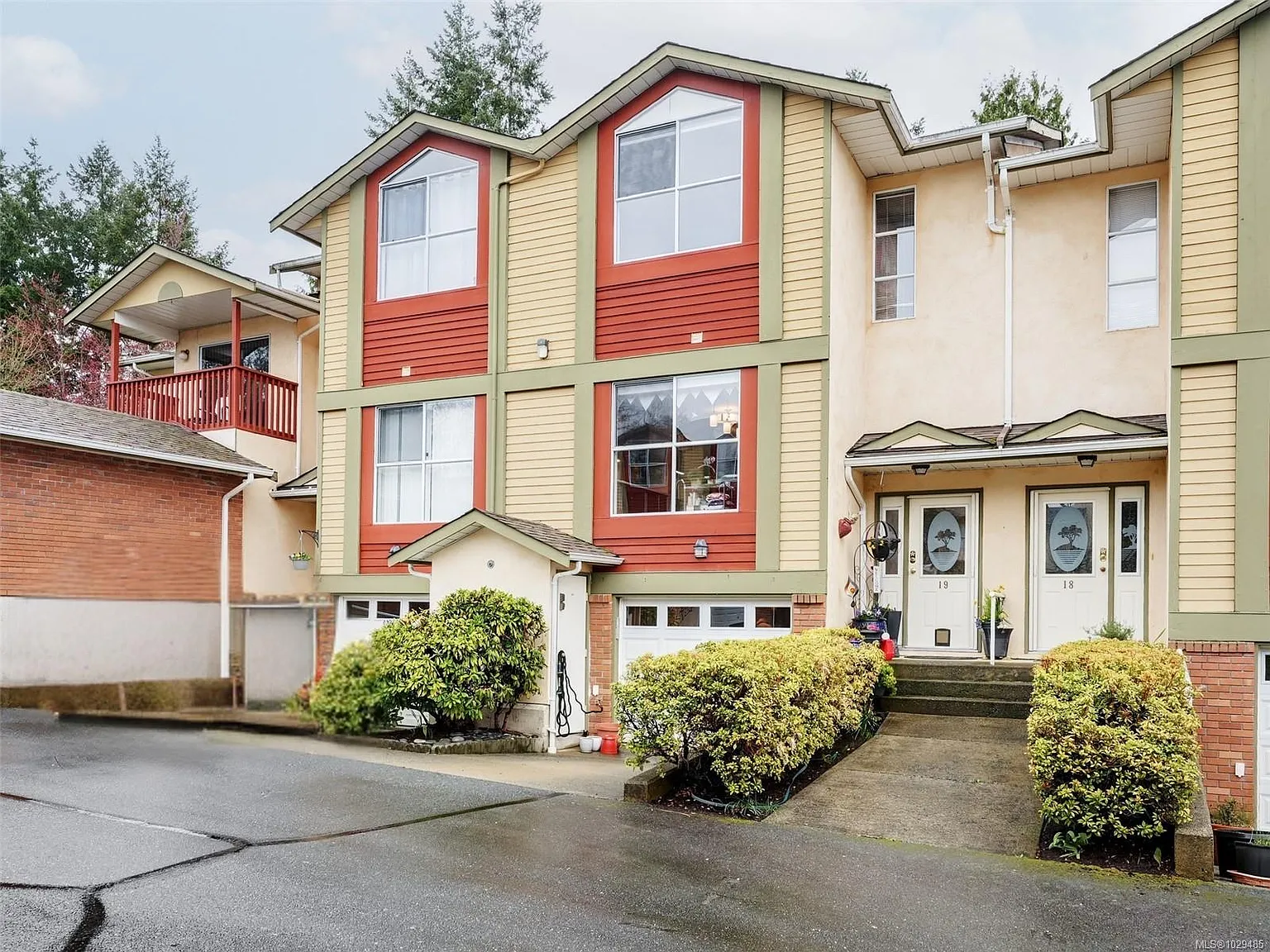 4560 W Saanich Rd #19 photo 1